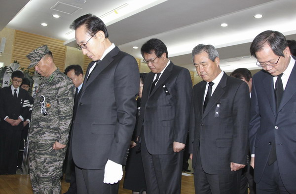 ROK president visits injuried marines
