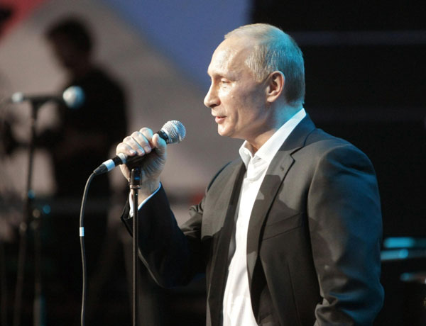 Putin sings, plays piano at charity concert