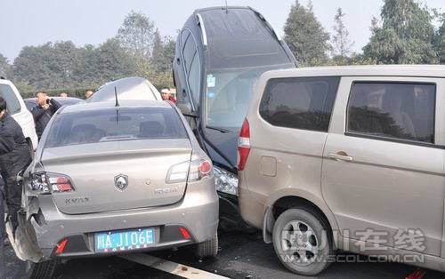 9 injured, 137 vehicles damaged in 52 car pile-ups