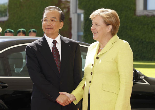 Premier Wen offers helping hand to Europe