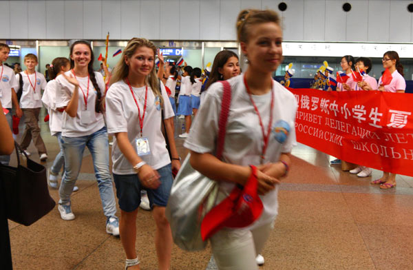 Russian students arrive in China for summer camp