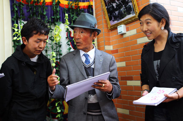 Thangka craftsmen re-create religious icons