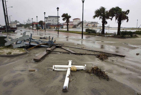 Irene rakes up US East Coast, shuts down New York