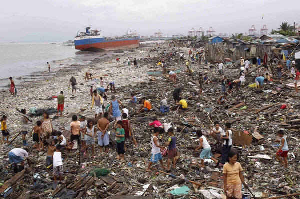 Typhoon Nesat leaves 31 dead in Philippines