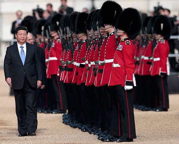 Queen hosts welcoming ceremony for President Xi