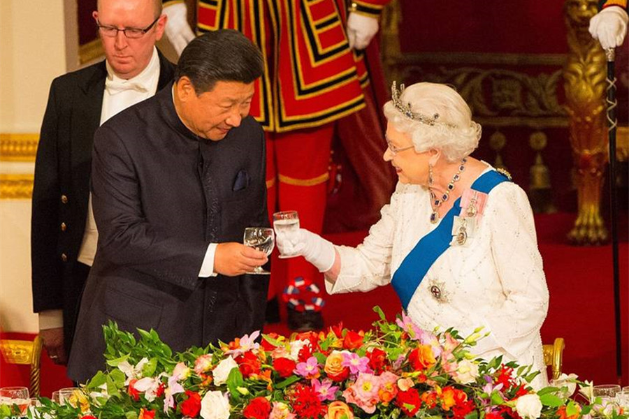 Queen hosts state banquet for Xi