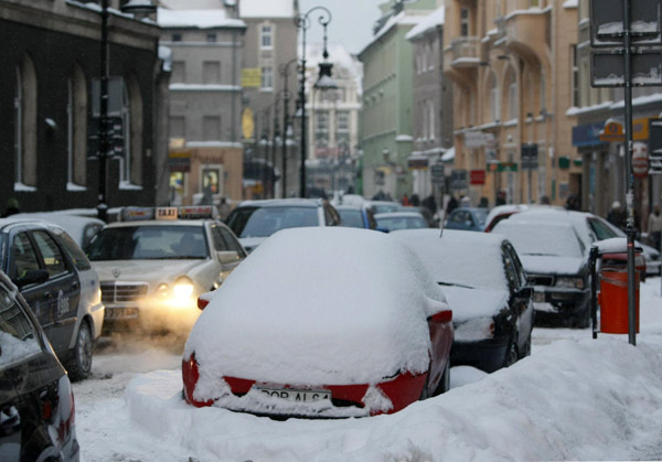 Winter wonderland snarls Europe's traffic