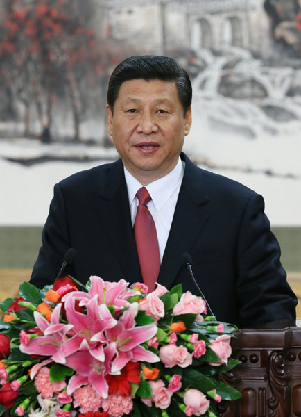 Xi leads top leadership to meet press