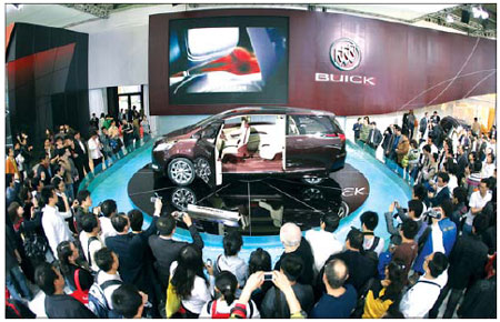 Top Sino-foreign carmaker GM inks $900m import deal