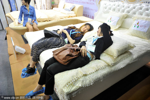 Furniture fair lures guests with comfort