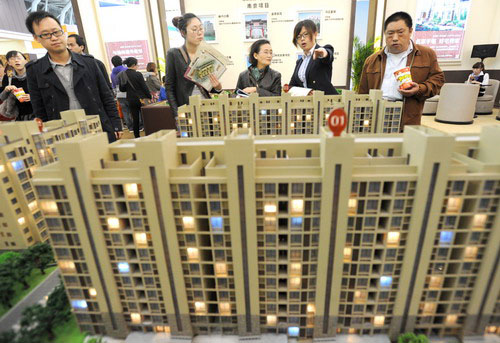 Housing prices decline by 0.7% in big cities in April