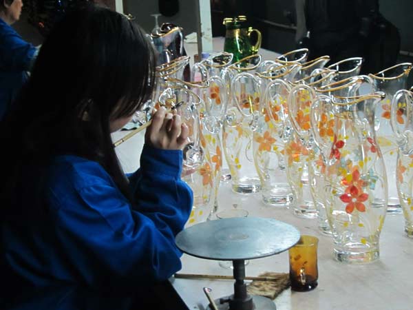 Chinese glassware firm revives from losses