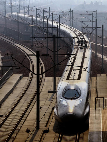World's longest high-speed rail line makes debut