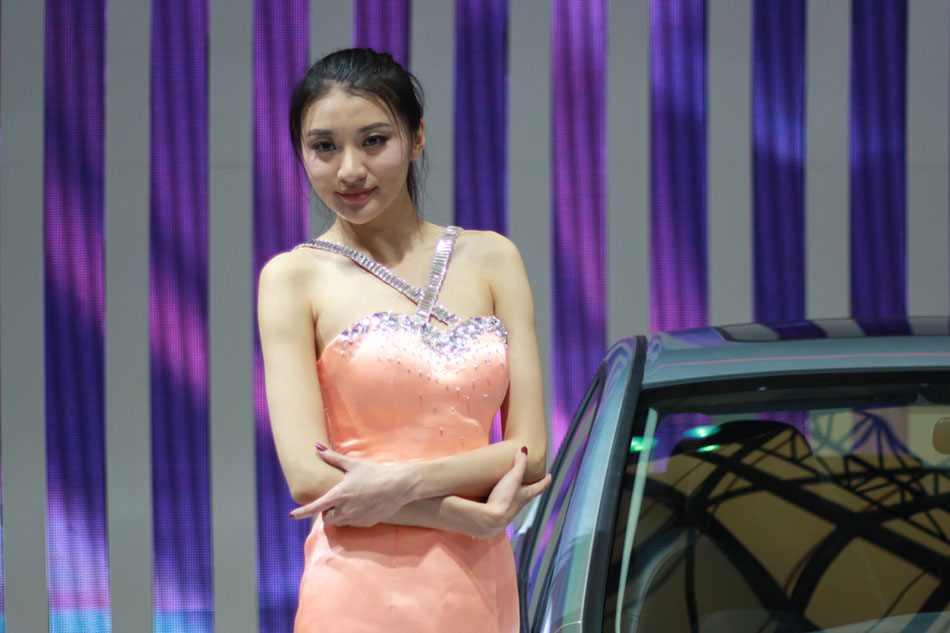Models shine at Shanghai auto show 2013