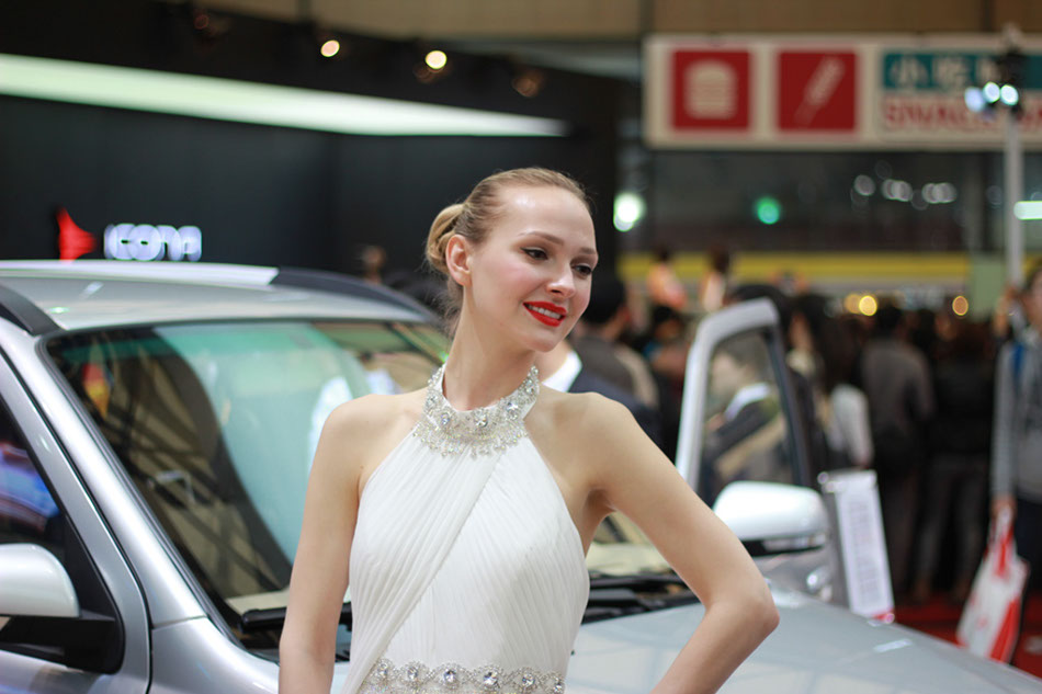 Models shine at Shanghai auto show 2013