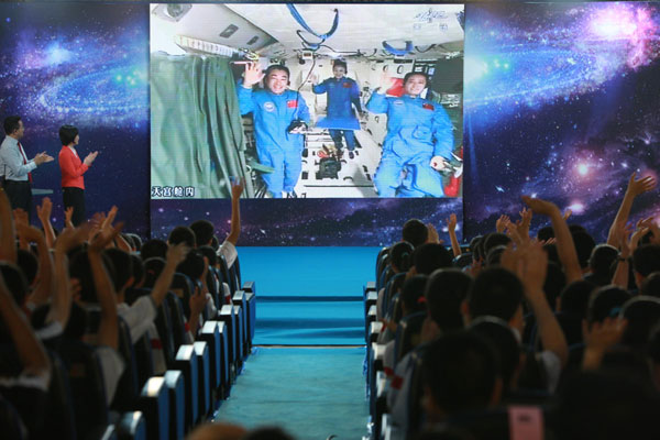 Historic space lecture in Tiangong-1 commences