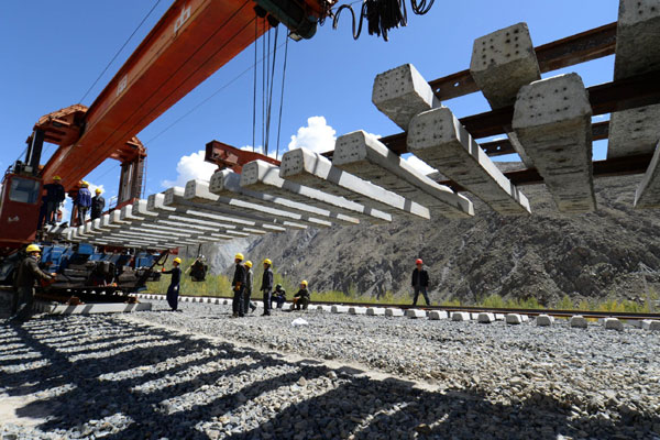 Railway boosts economic growth in Tibet