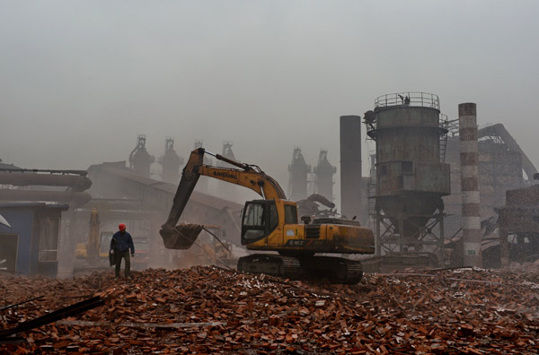 Hebei closes 8,300 small high-polluting firms
