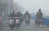 Beijing issues alert as smog smothers N China