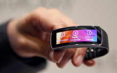 Google takes consumers' wrists to next frontier with Android watch