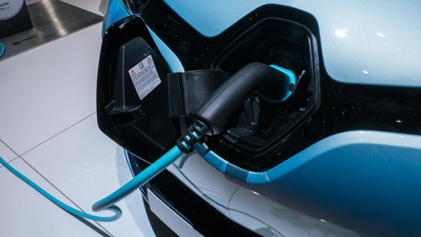 Lack of charging devices deter electric car buyers