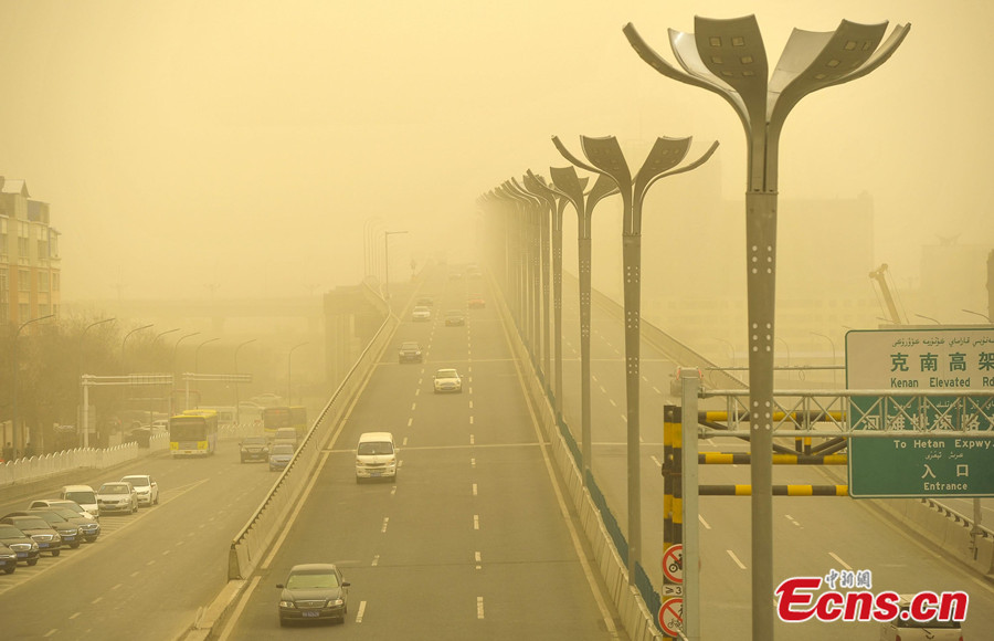 Urumqi enveloped in dust