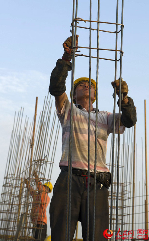 Lives of carpenters on construction site