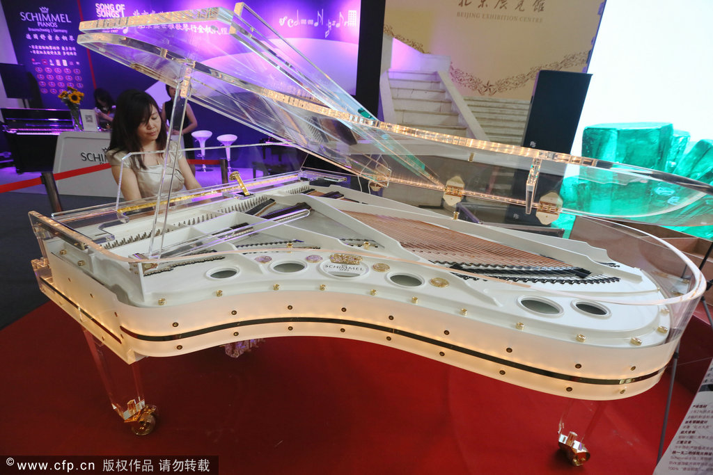 High-end brands dazzle at Beijing luxury fair