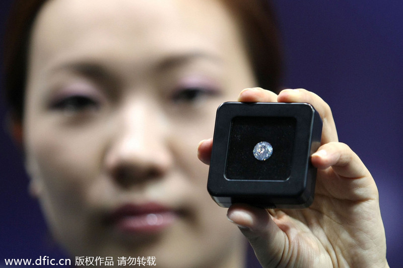 5-karat diamond displayed at Chongqing wedding expo