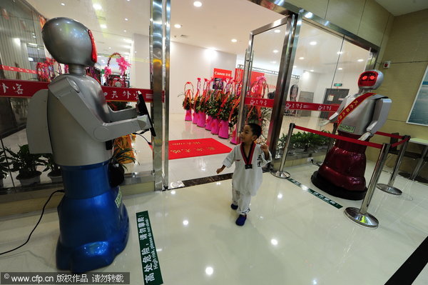 Robots delivering meals in Jiangsu