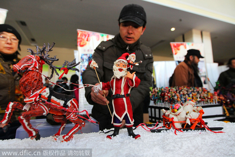 Retailers lure Christmas shoppers with goodies