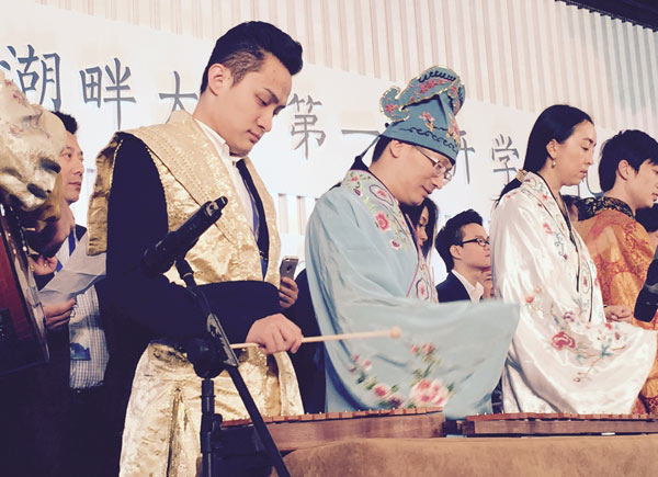 Top entrepreneurs go back to school with Alibaba mega success Jack Ma