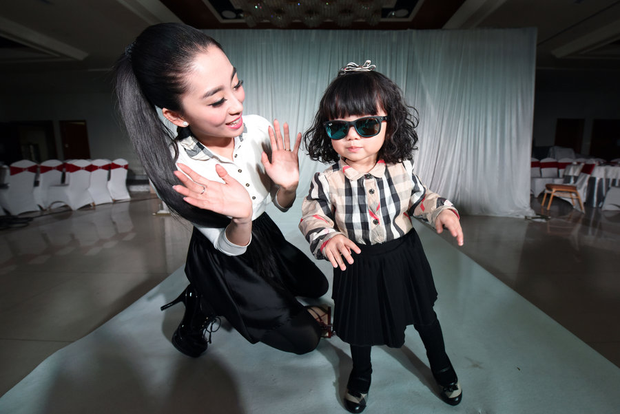 Mother throws million-yuan fashion show for daughter's birthday