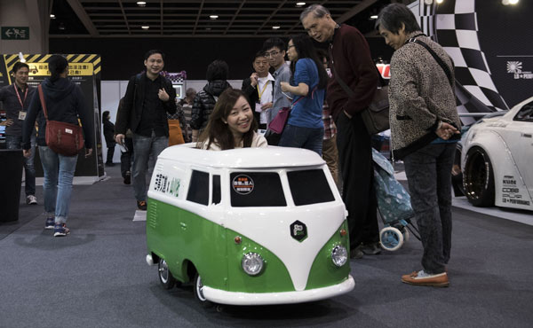 Hong Kong car show kicks off during Christmas season