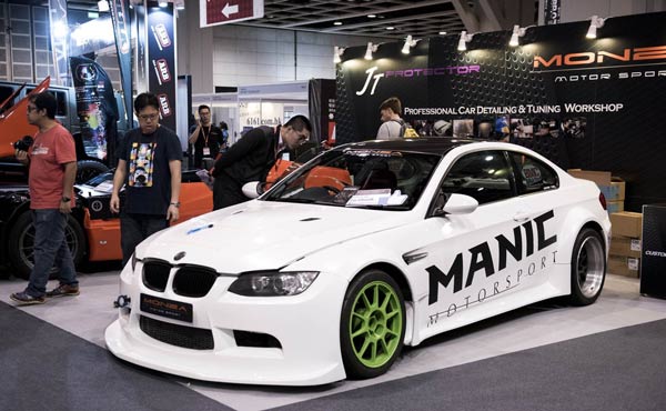 Hong Kong car show kicks off during Christmas season