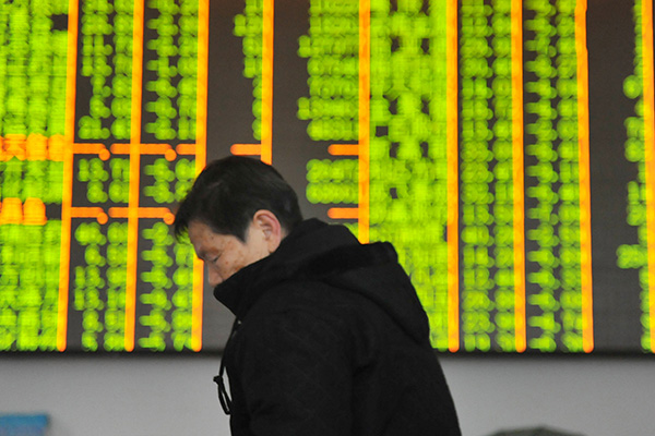 Market rout continues, Shanghai index plunges 5.3%