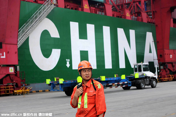 China sees total export and import volume fall 7% in 2015