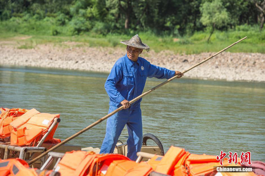 Sunny images of 60-year-old go viral in China