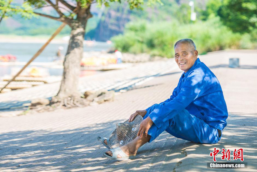 Sunny images of 60-year-old go viral in China