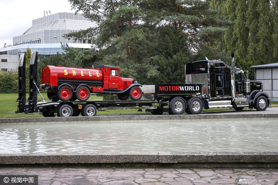 Classic cars glitter at Berlin motor show