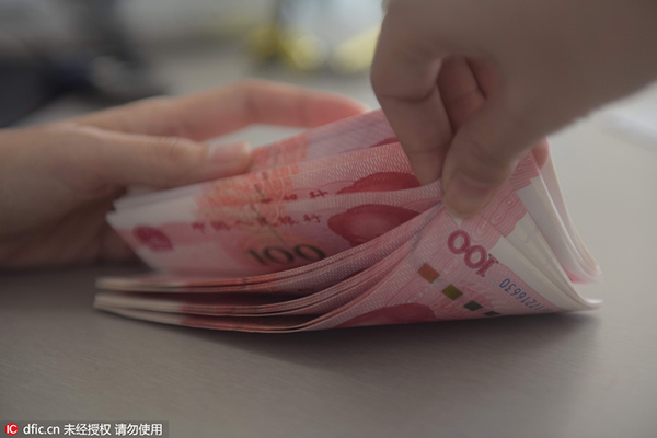 Chinese yuan slips again as depreciation pressure remains