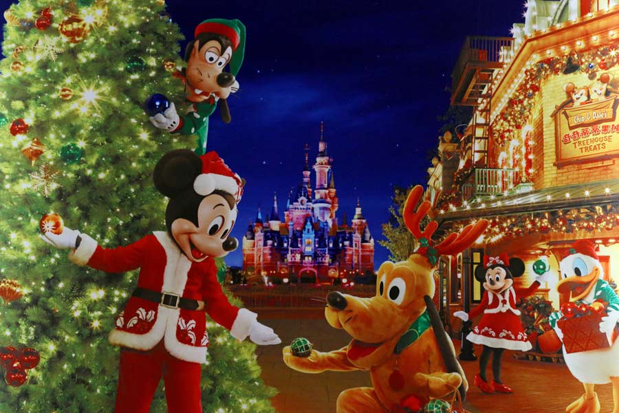 Shanghai Disneyland celebrates its first Christmas season