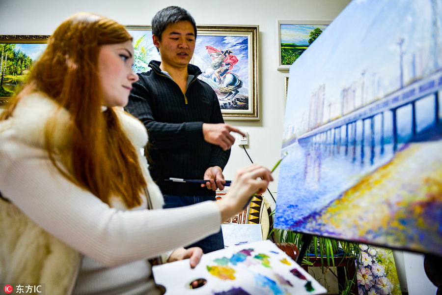 Foreign artist attracted by Chinese culture