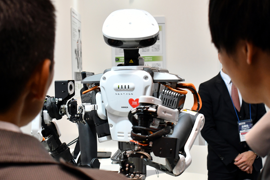 Cutting-edge gadgets on display at Tokyo's Wearable Expo