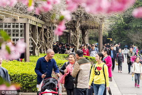China's tourism sector pockets handsome revenue during holiday