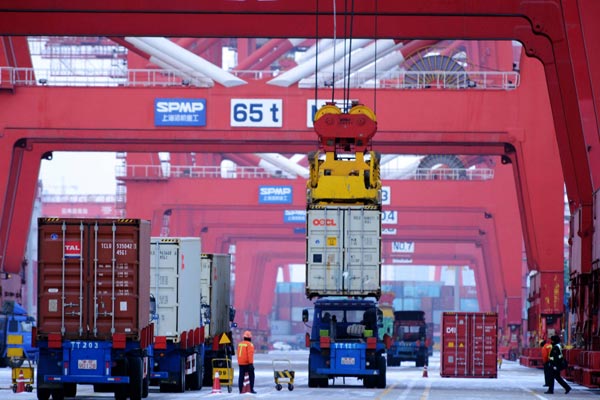 China's April exports up 14.3%, imports up 18.6%
