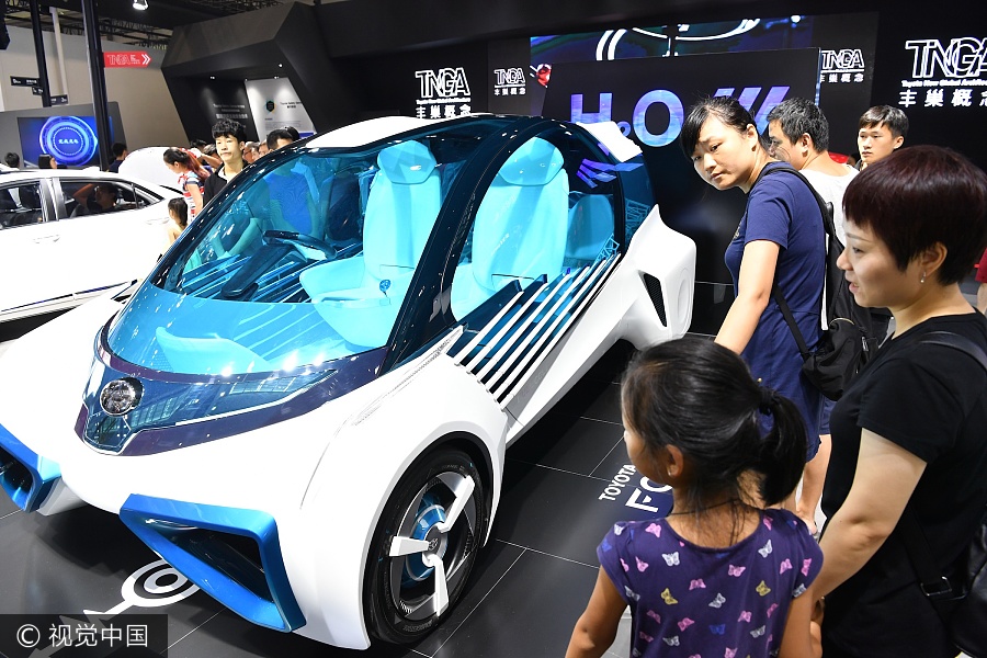 Visitors drawn to auto show in Shenzhen