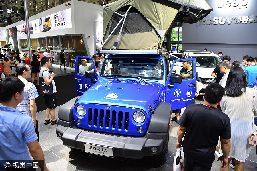Visitors drawn to auto show in Shenzhen