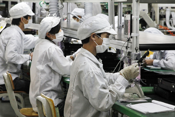 Experts say Foxconn pledge on US jobs hard to implement