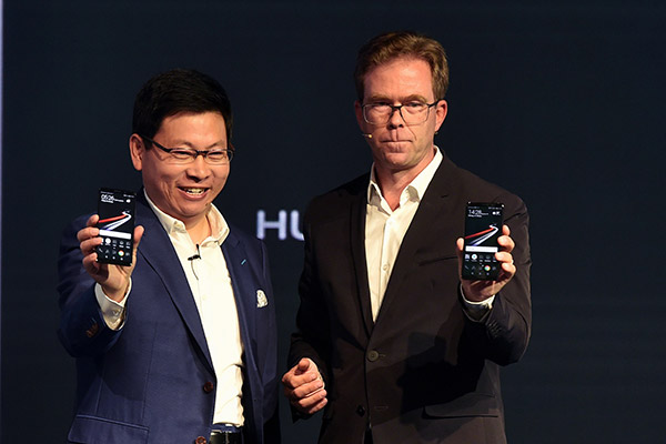Huawei banks on Mate 10 to challenge Apple